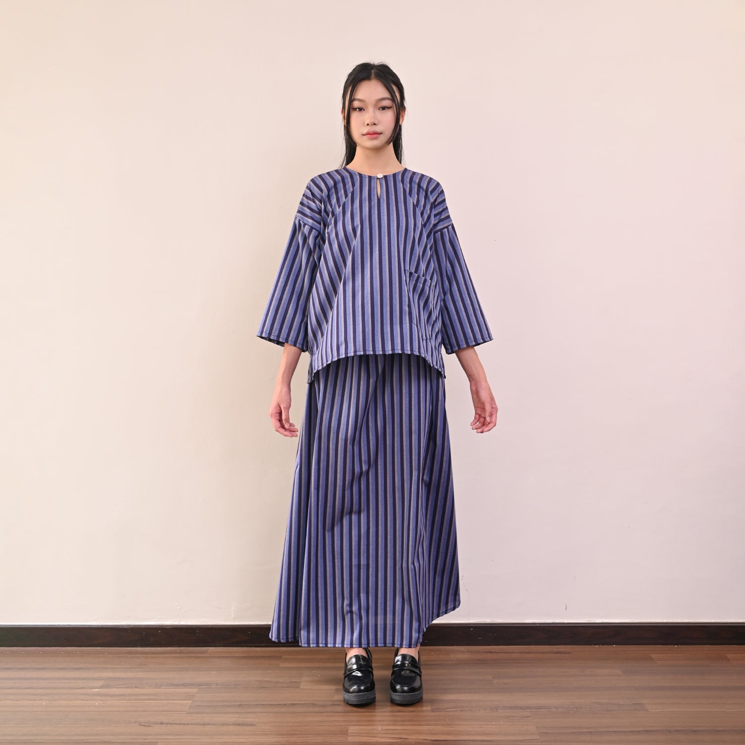 Garis Kurung - Blue