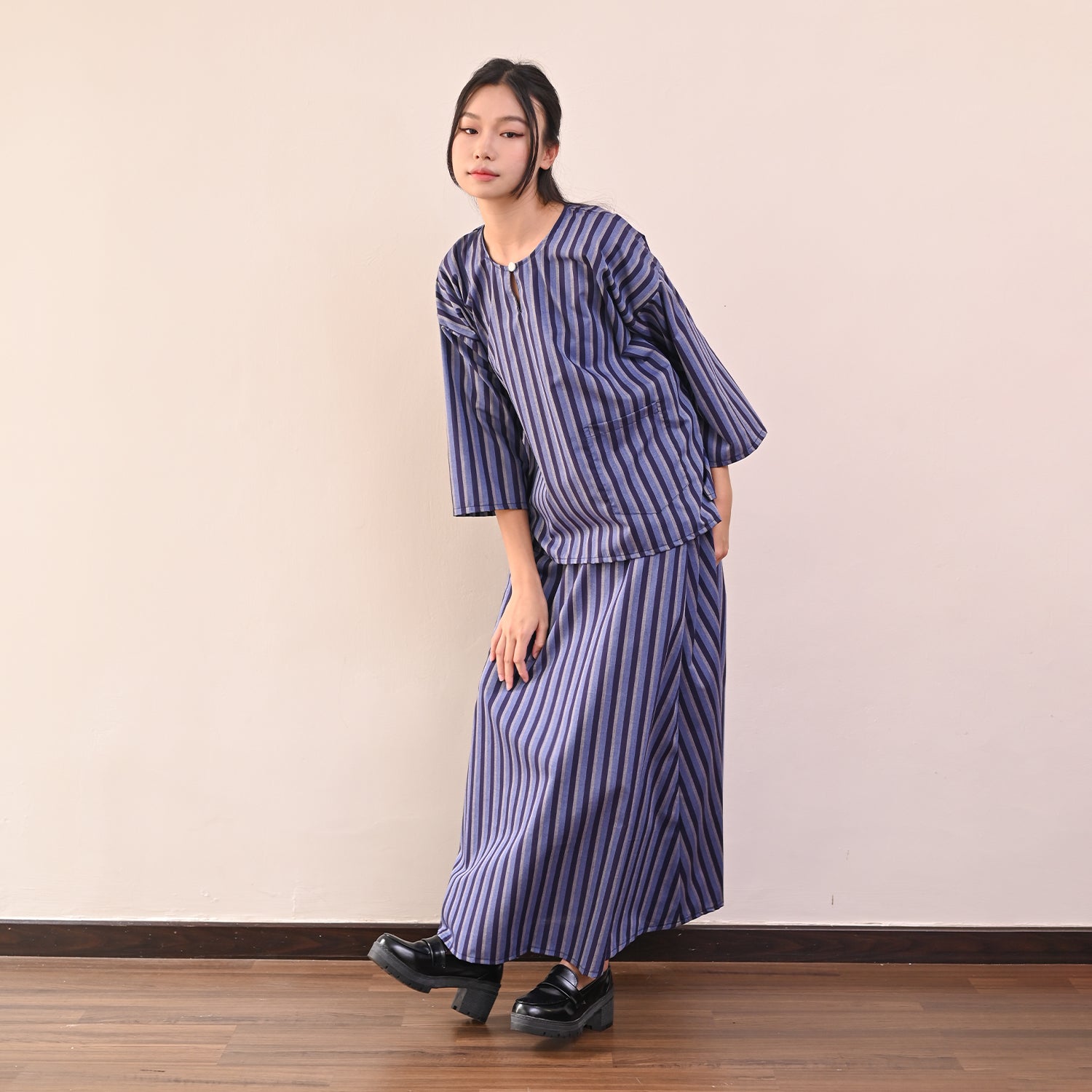 Garis Kurung - Blue