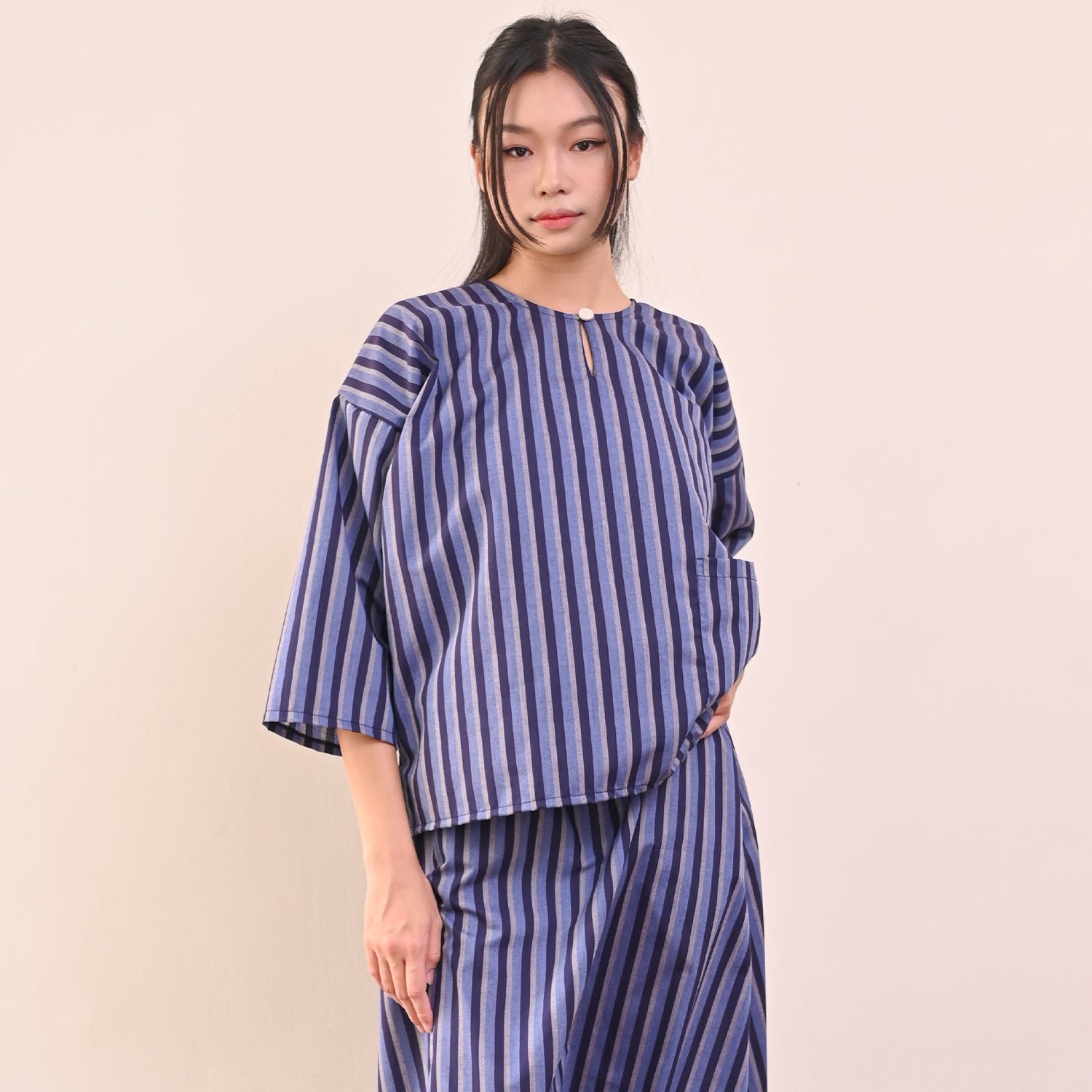 Garis Kurung - Blue