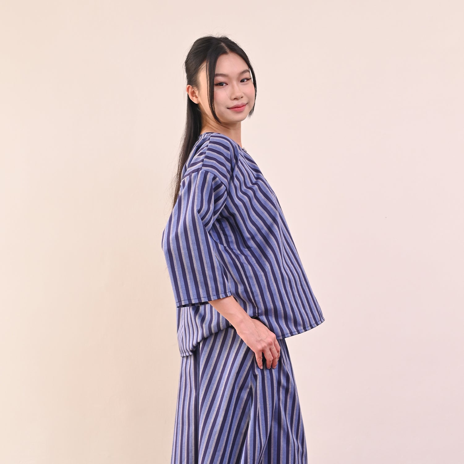 Garis Kurung - Blue