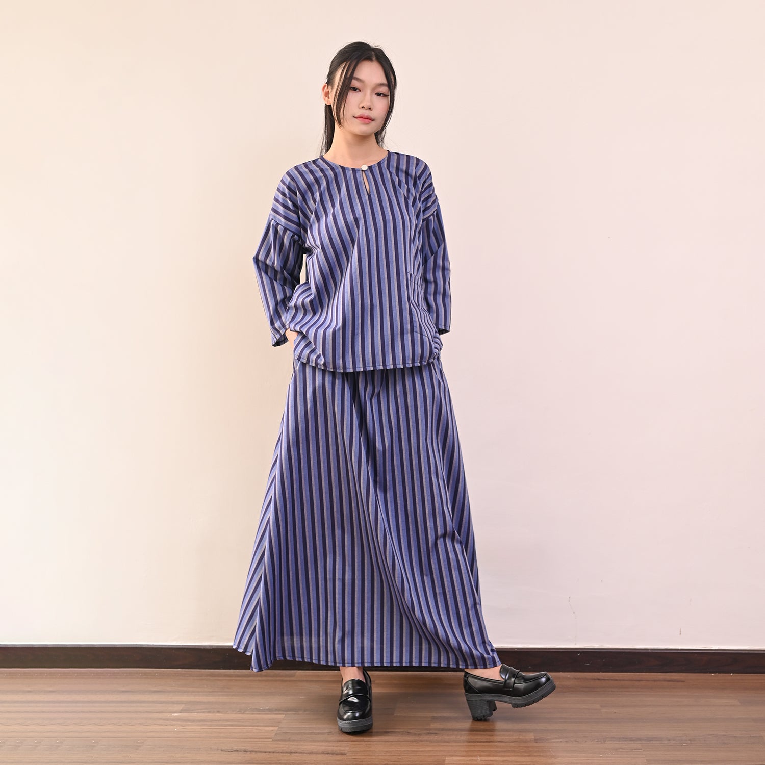 Garis Kurung - Blue