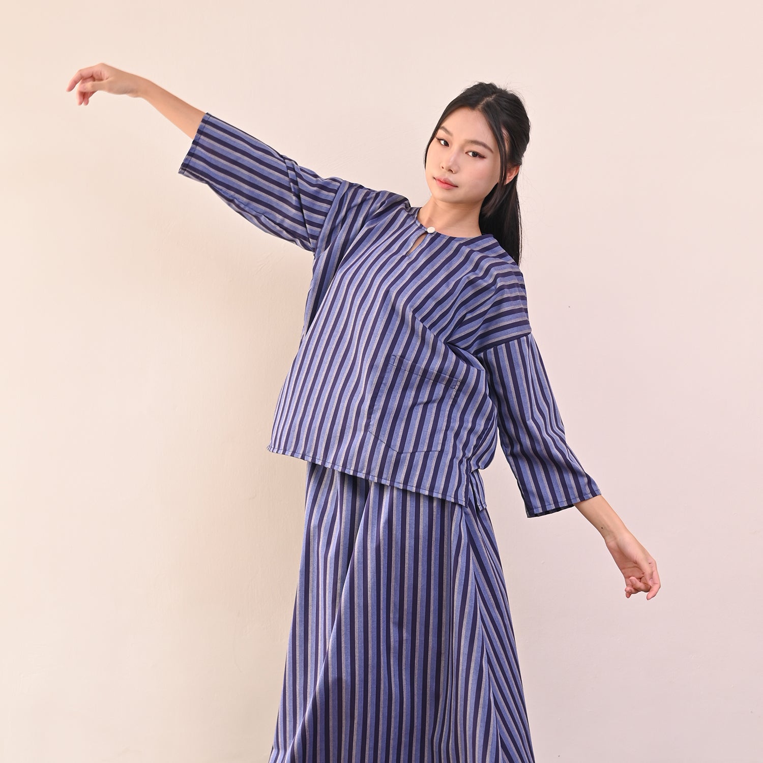 Garis Kurung - Blue