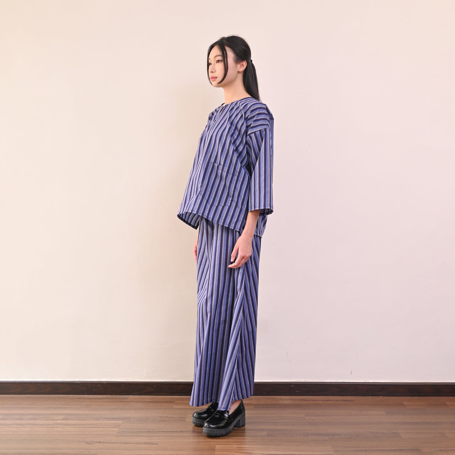 Garis Kurung - Blue