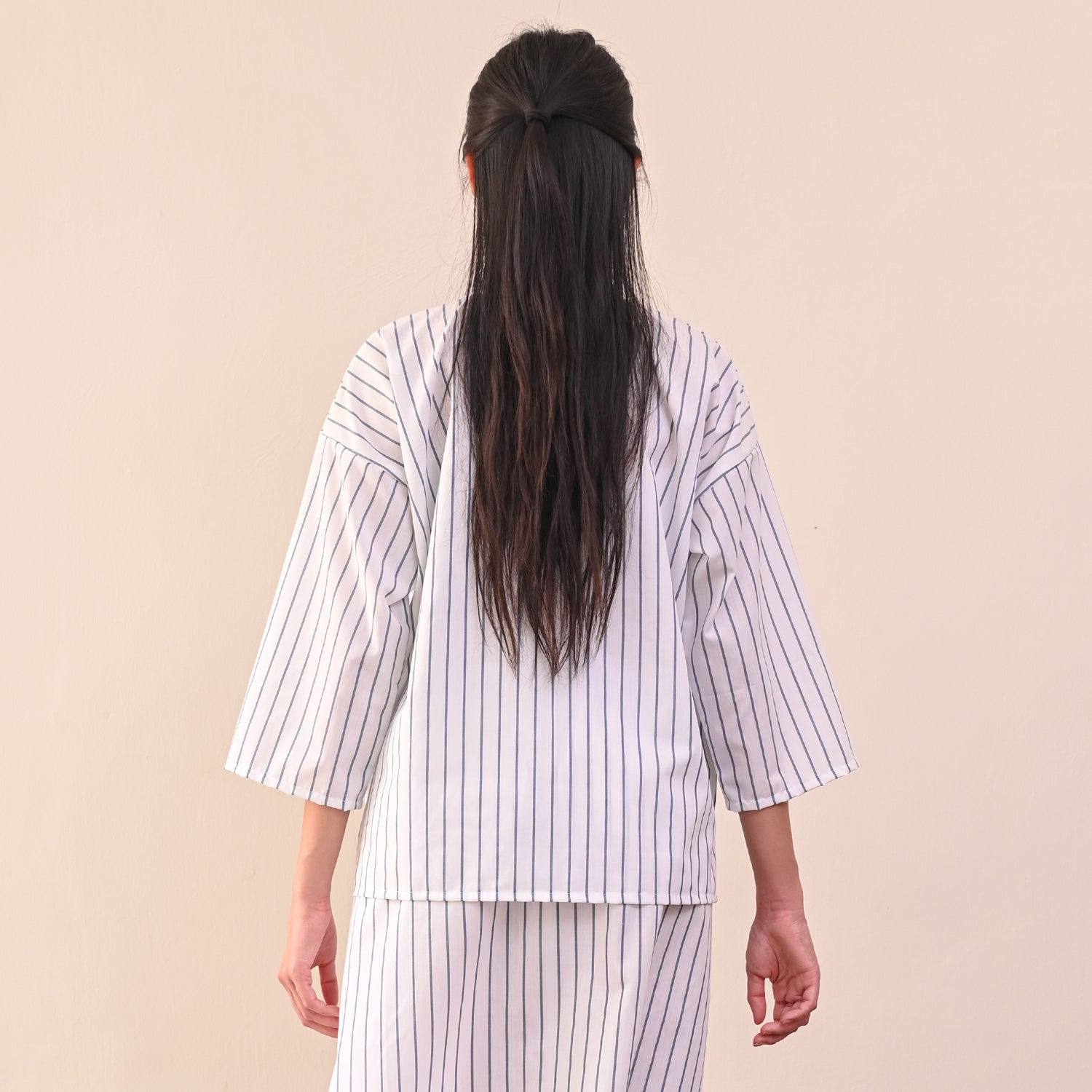 Garis Kurung - White